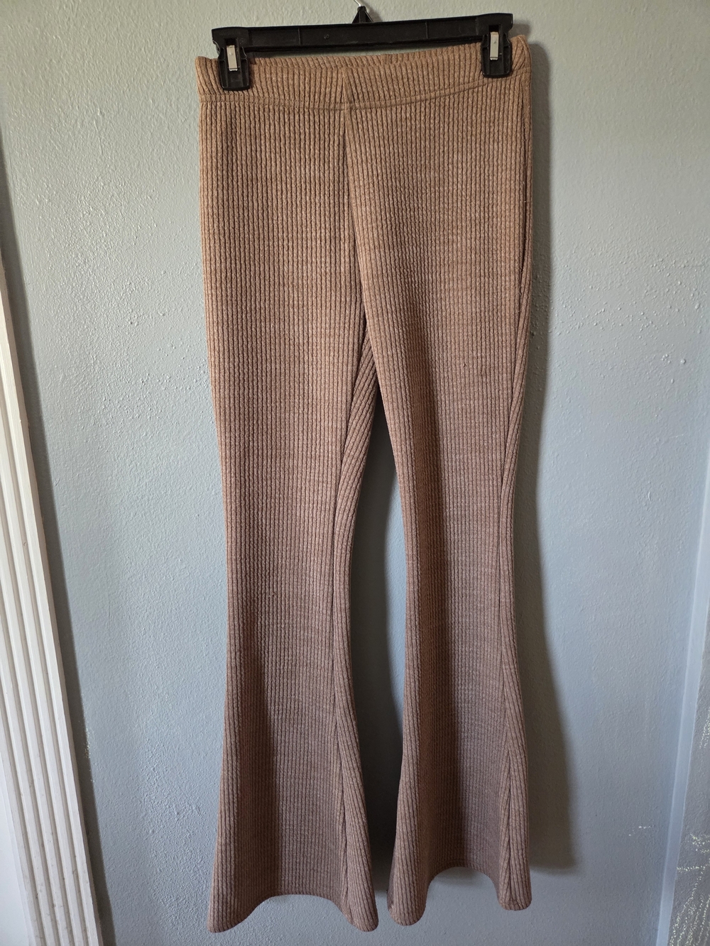 American Eagle Outfitters Ribbed Flare Pants in Dusty Mauve